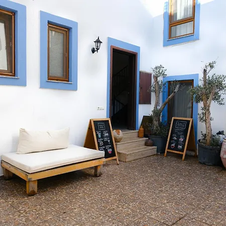 לינה וארוחת בוקר The Place Boutique